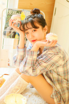 男生被吊起来用刑视频