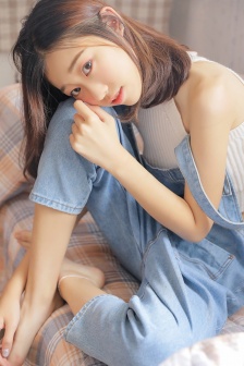 美女露出尿口让男生爽痛